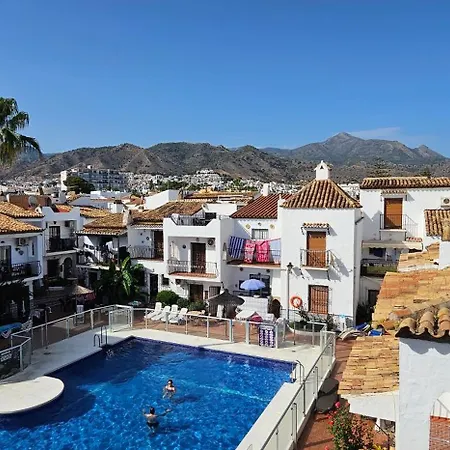 Pueblo Andaluz New Luxury Townhouse Centre * ネルハ